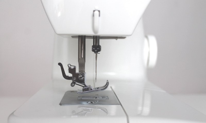 Kewing Ausziehtisch Für Singer 8280/1507 - Verlängerungstisch Mit Klappbarem Bein Nähmaschine