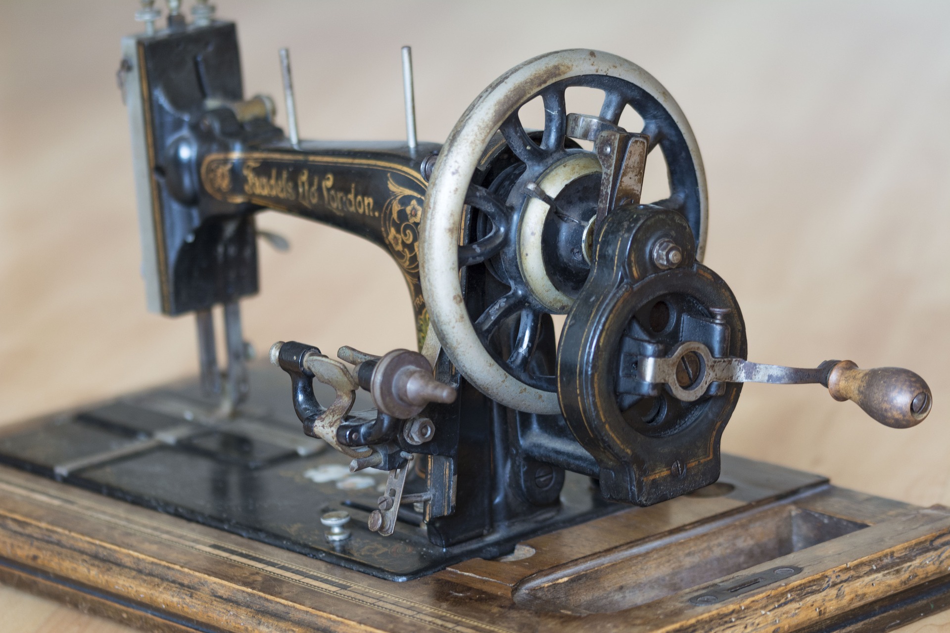 Die Nähmaschine ᐅ Einführung und Geschichte